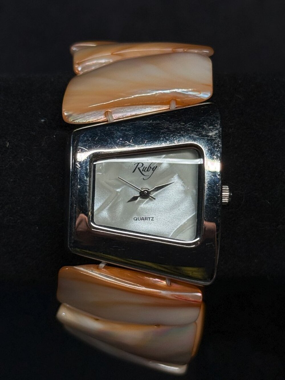 Ruby Quartz Shell Bracelet Watch Japan Movement New Battery